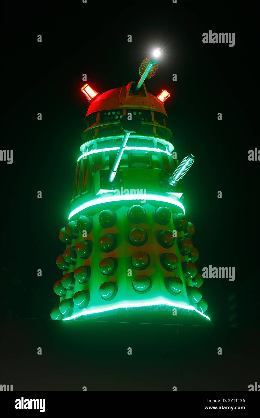 Dalek Film Requisiten aus der TV-Serie Doctor Who auf der Inner Space Stations Service Station in York, North Yorkshire, Großbritannien Stockfoto