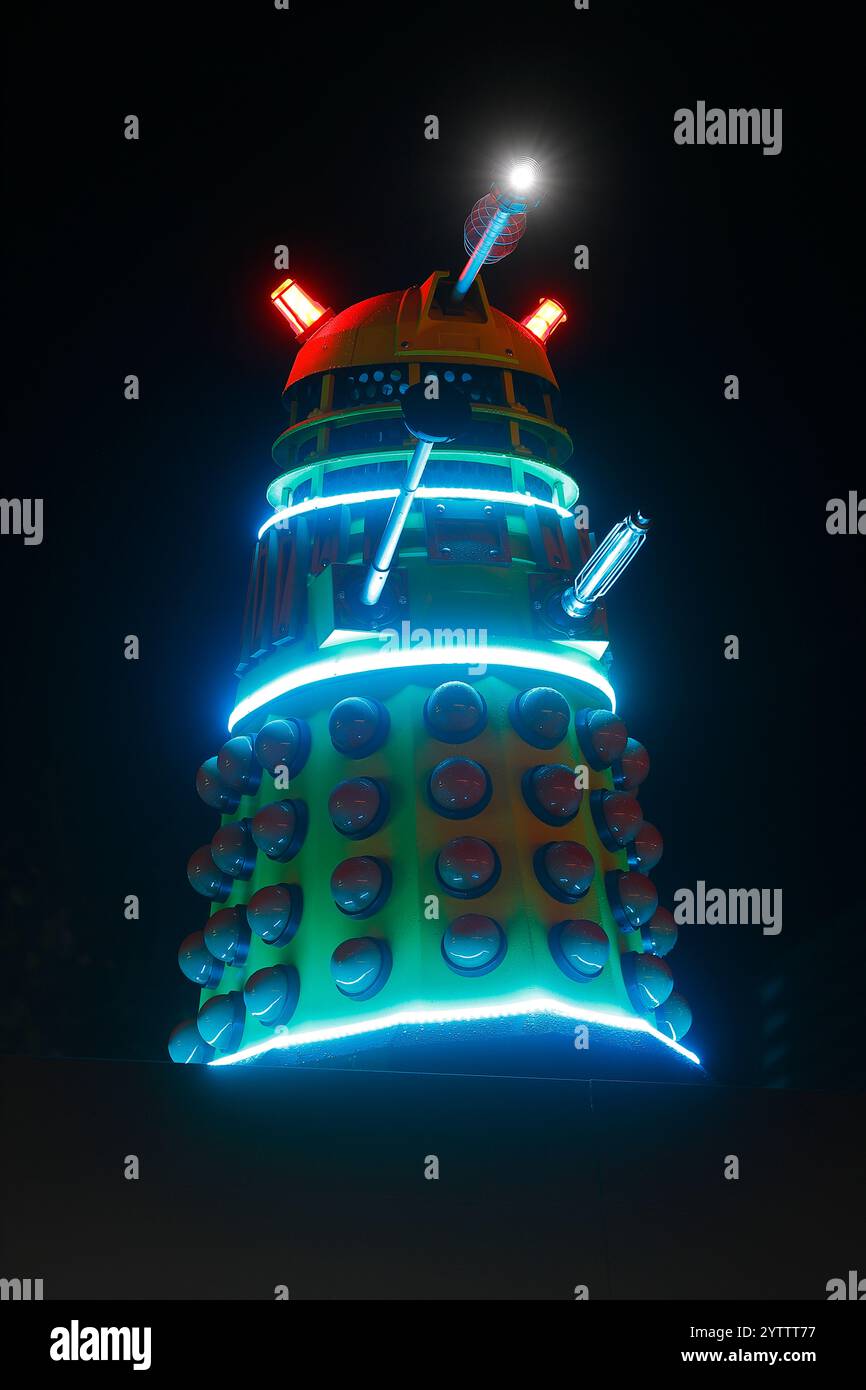 Dalek Film Requisiten aus der TV-Serie Doctor Who auf der Inner Space Stations Service Station in York, North Yorkshire, Großbritannien Stockfoto