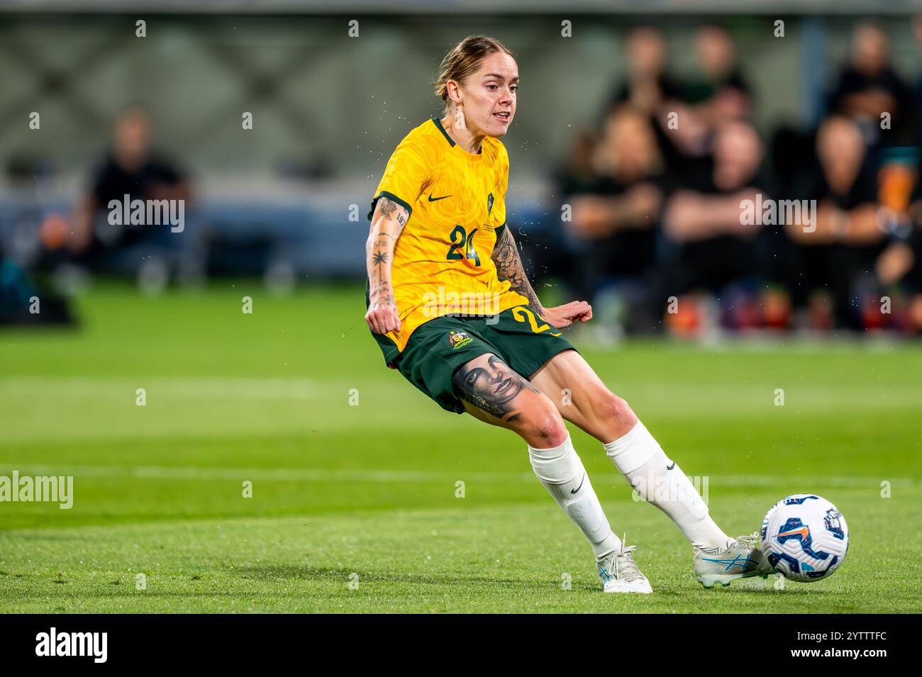 Geelong, Australien. Dezember 2024. Der Australier Sharn Freier sah, wie er während des Freundschaftsspiels gegen die Matildas gegen Chinesisch Taipeh einen Torschuss erzielte. Abschiedsspiel für die australische Clare Polkinghorne. Endpunktzahl Australien 6 – Chinesisches Taipeh 0. (Foto: Olivier Rachon/SOPA Images/SIPA USA) Credit: SIPA USA/Alamy Live News Stockfoto