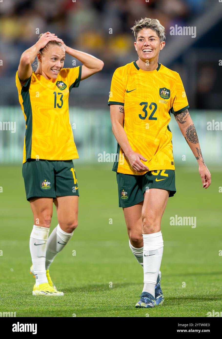 Die Australier Tameka Yallop und Michelle Heyman sahen, wie sie während des Freundschaftsspiels gegen die Matildas und Chinesisch Taipeh einen Moment der Freude teilten. Abschiedsspiel für die australische Clare Polkinghorne. Endpunktzahl Australien 6 – Chinesisches Taipeh 0. Stockfoto