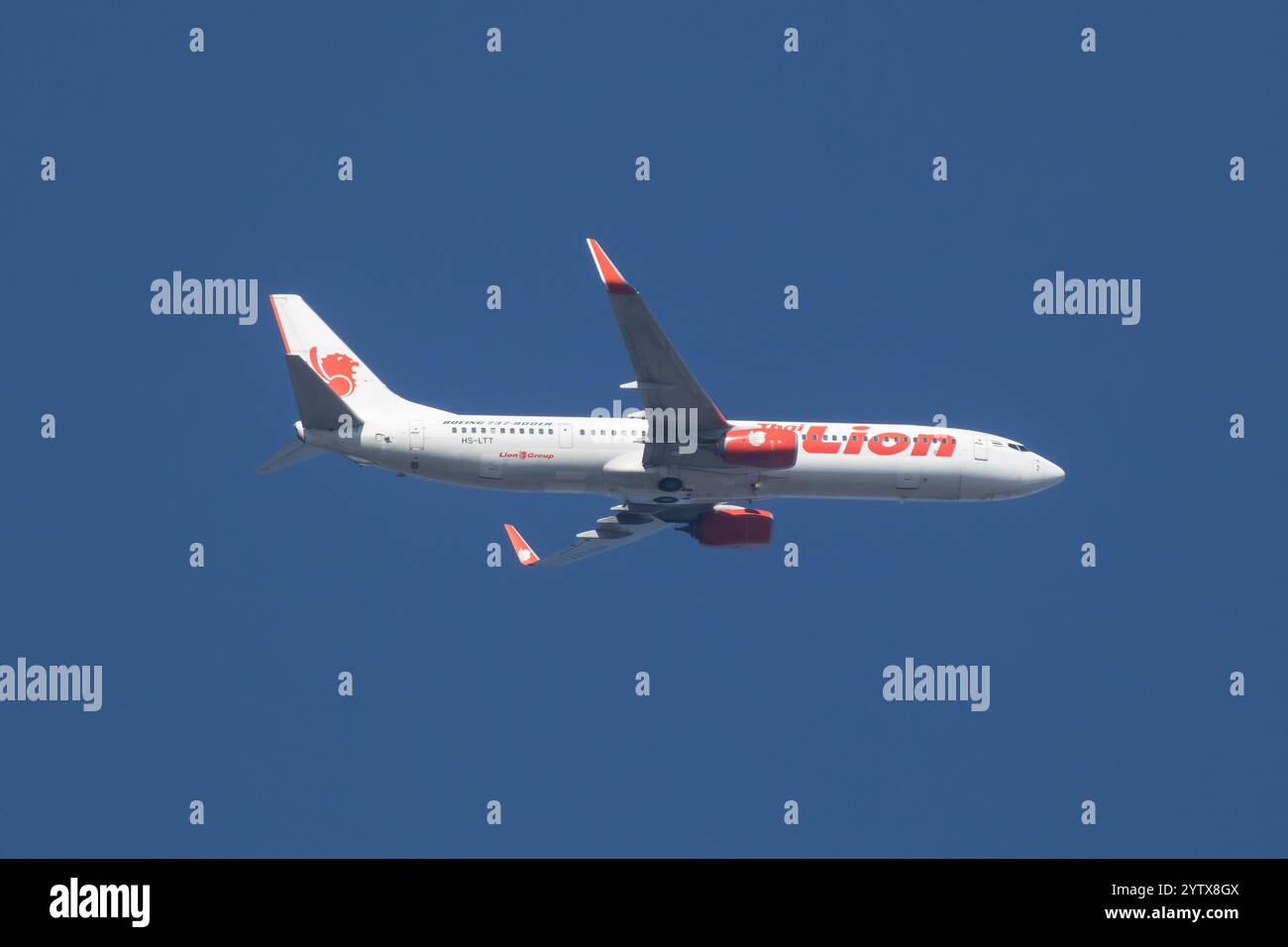 Chiangmai, Thailand - 12. Januar 2024: HS-LTT Boeing 737-900ER der Thai Lionair Airline. Fahren Sie vom Flughafen Chiangmai nach Bangkok. Stockfoto