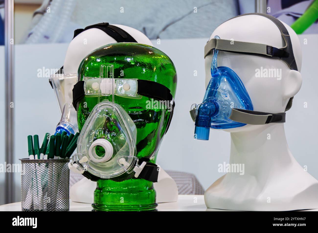 Atemschutzmaske am Patienten. Technologie in der Behandlung von Atemwegserkrankungen zur Behandlung von Atemwegserkrankungen. Automatische Regelung von b Stockfoto