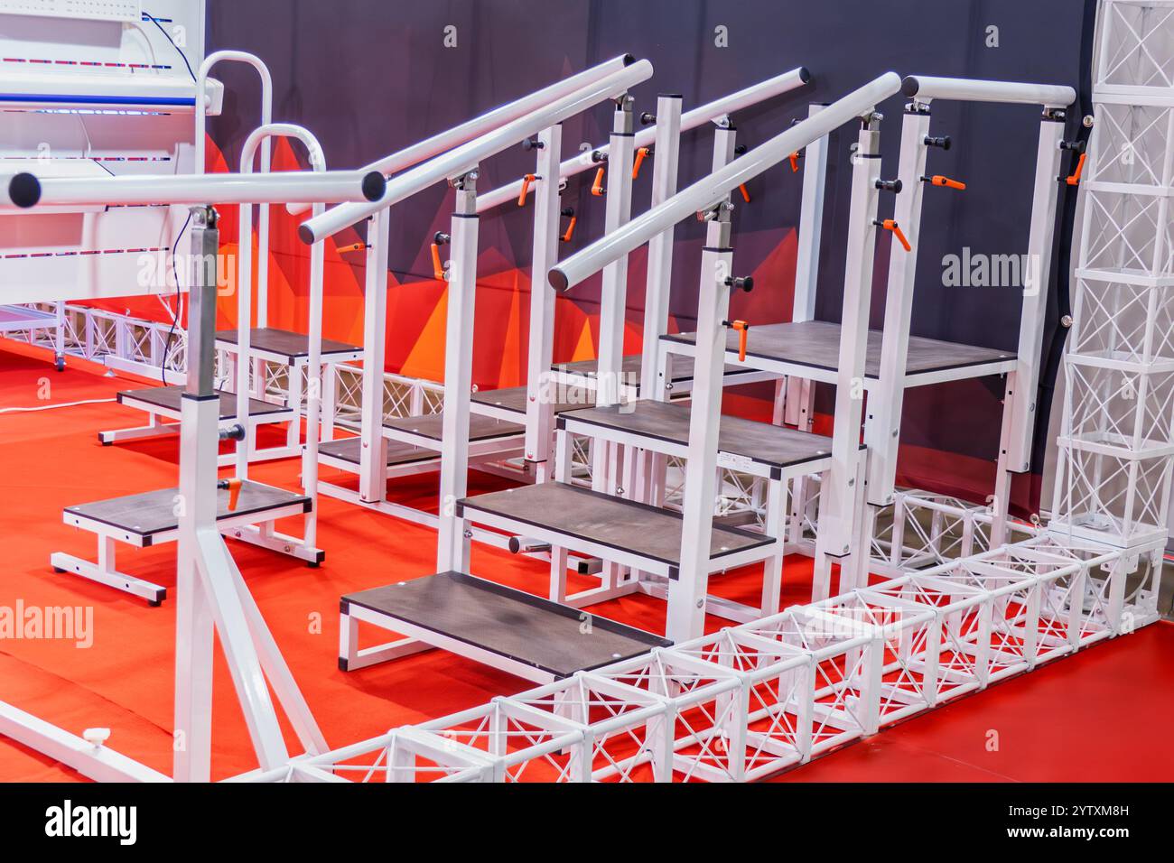 Unterstützende Schritte zur Rehabilitation von Menschen mit Erkrankungen des Bewegungsapparates Stockfoto