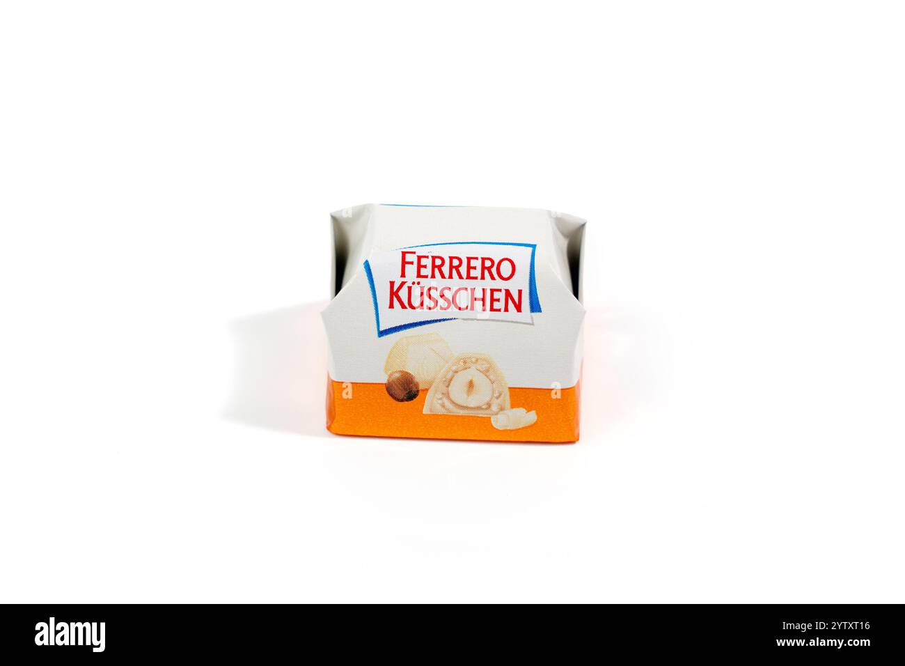 Deutschland Berlin 7. Dezember 2024. Ein kleines Ferrero Kusschen ...