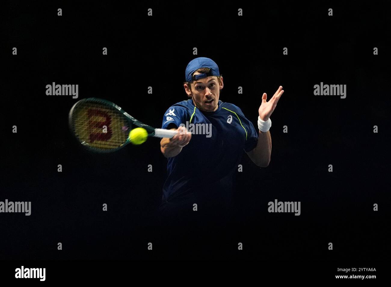 Der Australier Alex de Minaur während seines Spiels gegen den Franzosen Gael Monfils (nicht abgebildet) im UTS London Grand Final 2024 in der Copper Box Arena in London. Bilddatum: Sonntag, 8. Dezember 2024. Stockfoto