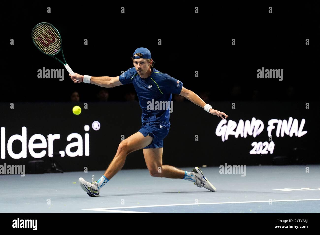 Der Australier Alex de Minaur während seines Spiels gegen den Franzosen Gael Monfils (nicht abgebildet) im UTS London Grand Final 2024 in der Copper Box Arena in London. Bilddatum: Sonntag, 8. Dezember 2024. Stockfoto