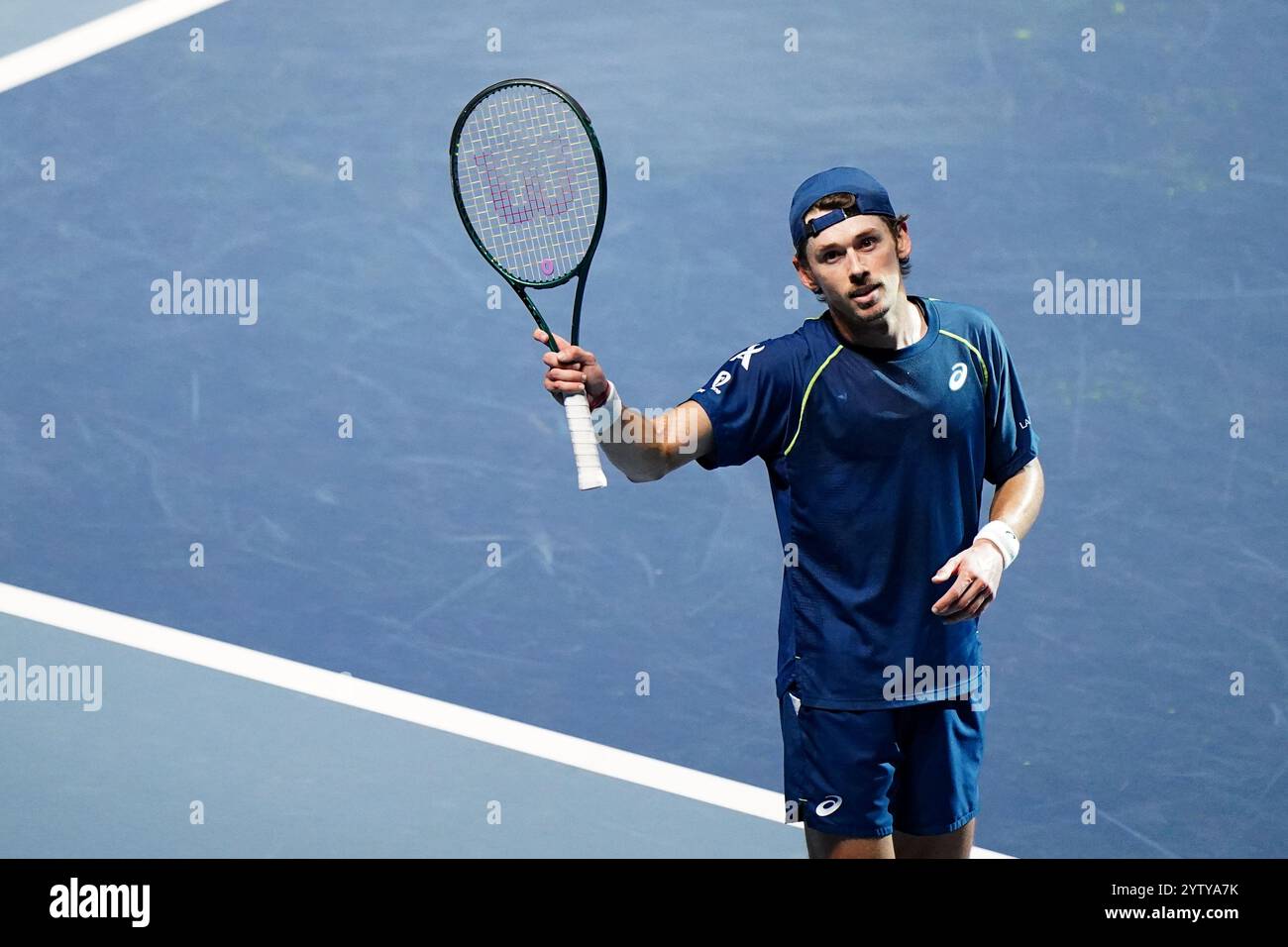 Der Australier Alex de Minaur feiert nach dem Sieg gegen den französischen Gael Monfils (nicht abgebildet) im Grand Final der UTS London 2024 in der Copper Box Arena in London. Bilddatum: Sonntag, 8. Dezember 2024. Stockfoto