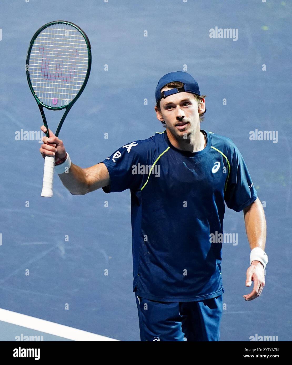 Der Australier Alex de Minaur feiert nach dem Sieg gegen den französischen Gael Monfils (nicht abgebildet) im Grand Final der UTS London 2024 in der Copper Box Arena in London. Bilddatum: Sonntag, 8. Dezember 2024. Stockfoto