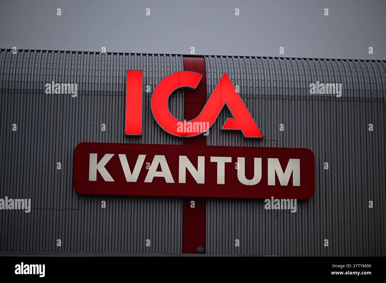 Markaryd, Småland, Schweden. Dezember 2024. ICA Kvantum Lebensmittelgeschäft. Stockfoto