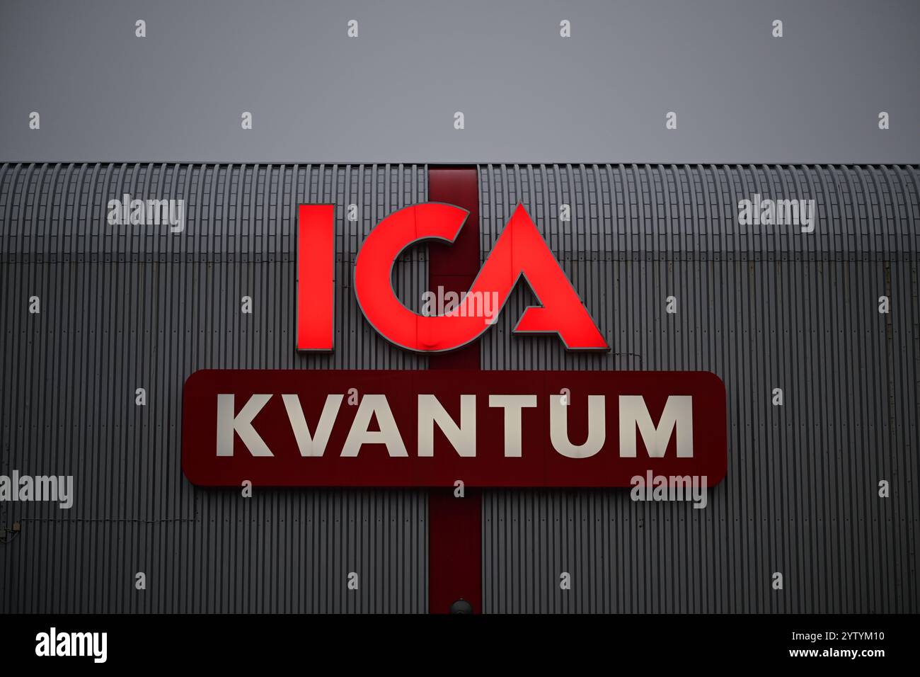 Markaryd, Småland, Schweden. Dezember 2024. ICA Kvantum Lebensmittelgeschäft. Stockfoto