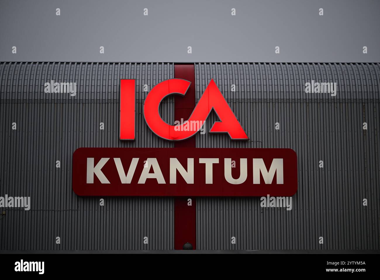 Markaryd, Småland, Schweden. Dezember 2024. ICA Kvantum Lebensmittelgeschäft. Stockfoto