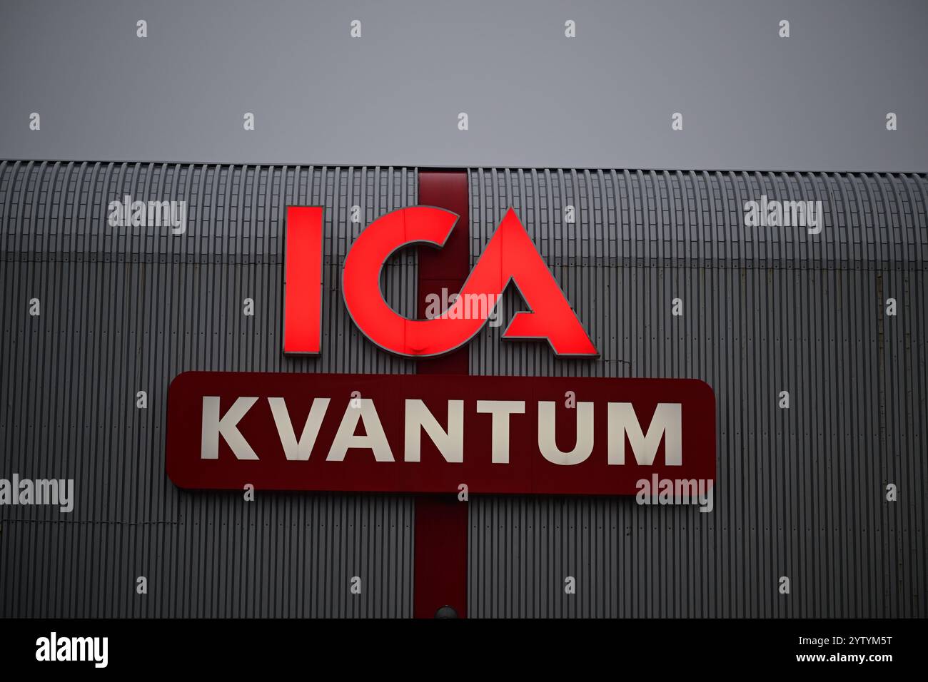 Markaryd, Småland, Schweden. Dezember 2024. ICA Kvantum Lebensmittelgeschäft. Stockfoto