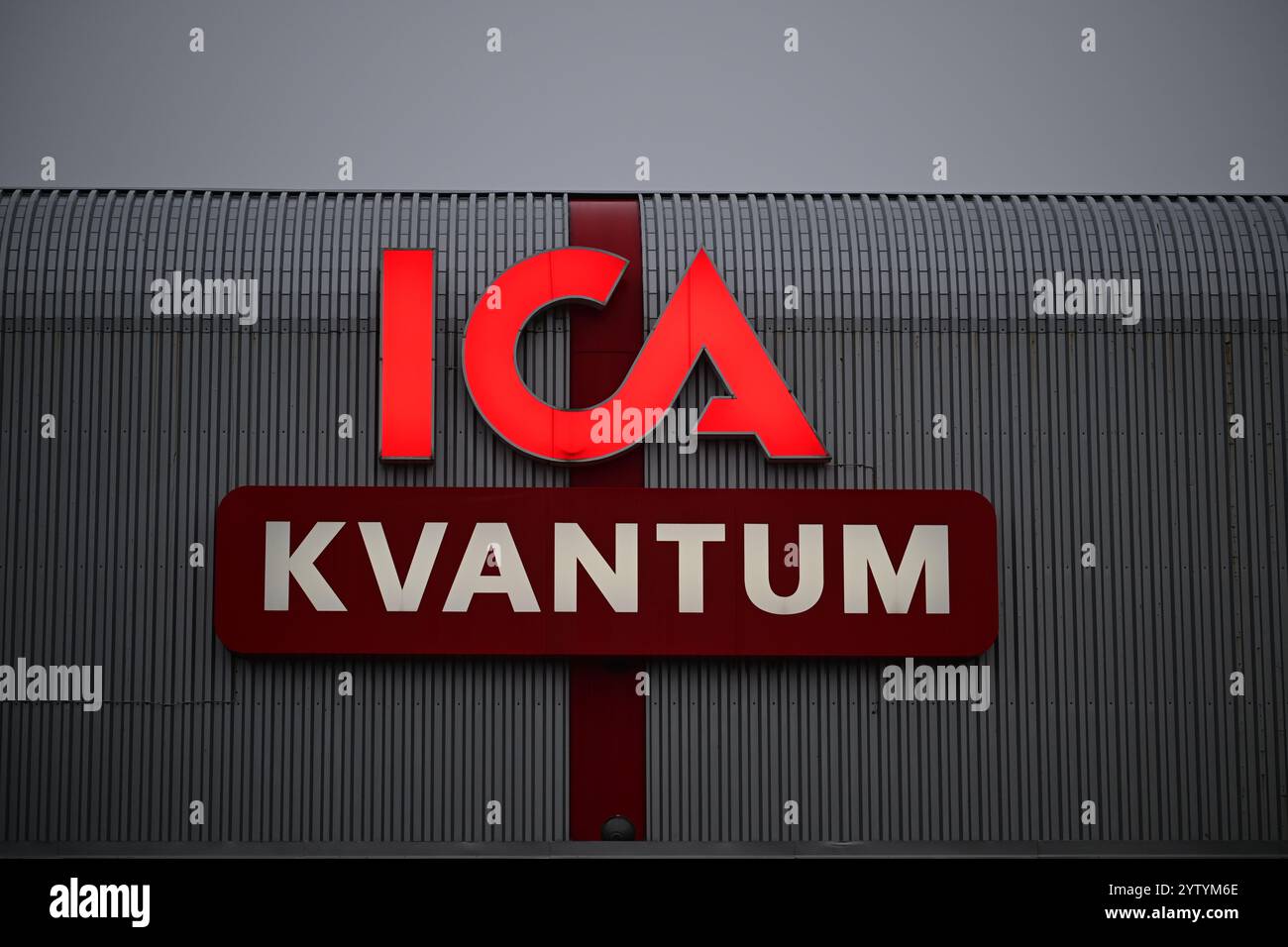 Markaryd, Småland, Schweden. Dezember 2024. ICA Kvantum Lebensmittelgeschäft. Stockfoto