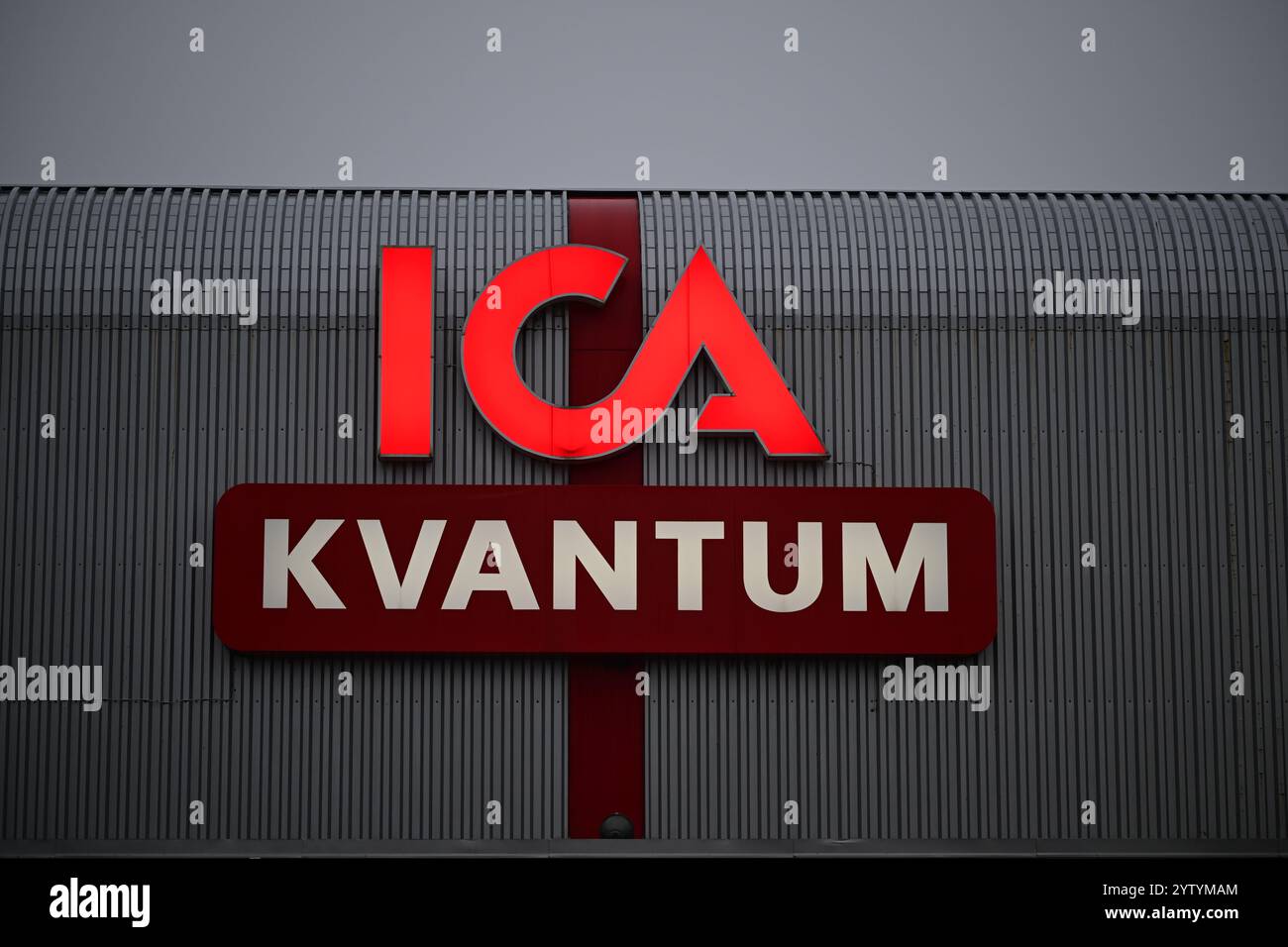 Markaryd, Småland, Schweden. Dezember 2024. ICA Kvantum Lebensmittelgeschäft. Stockfoto