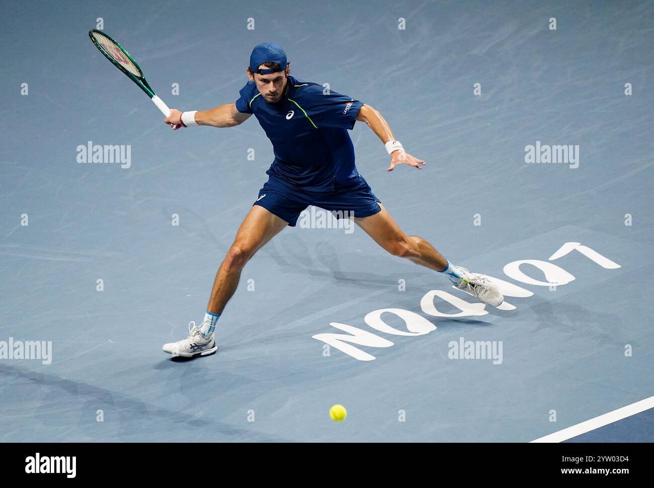 Australier Alex de Minaur während seines Spiels gegen den Dänischen Holger Rune (nicht abgebildet) im UTS London Grand Final 2024 in der Copper Box Arena in London. Bilddatum: Sonntag, 8. Dezember 2024. Stockfoto