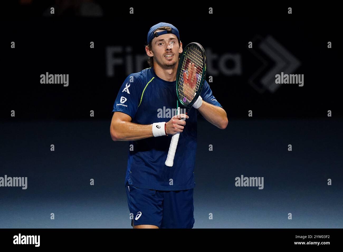 Der Australier Alex de Minaur feiert nach dem Gewinn des Grand Final der UTS London 2024 in der Copper Box Arena in London. Bilddatum: Sonntag, 8. Dezember 2024. Stockfoto