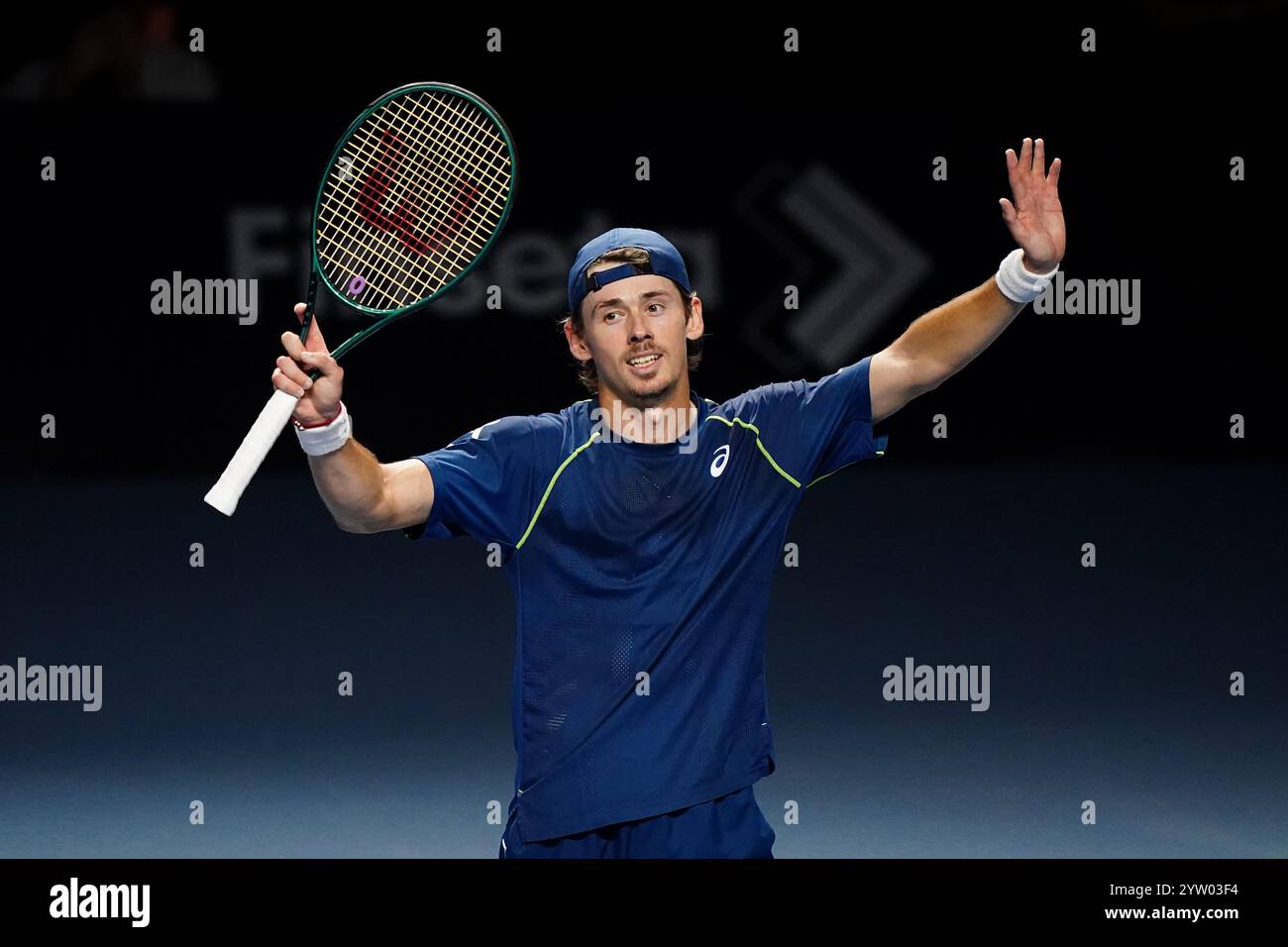 Der Australier Alex de Minaur feiert nach dem Gewinn des Grand Final der UTS London 2024 in der Copper Box Arena in London. Bilddatum: Sonntag, 8. Dezember 2024. Stockfoto