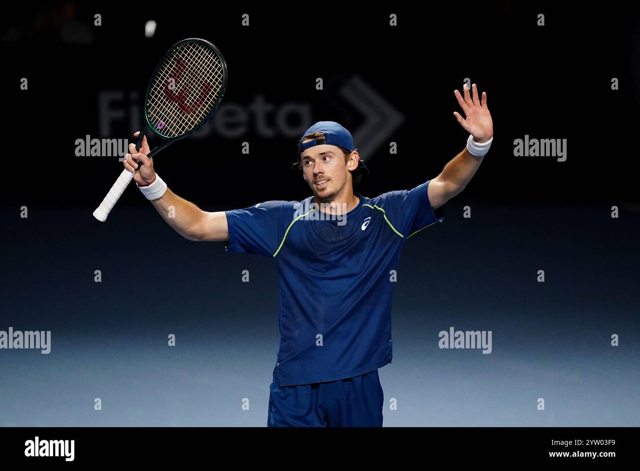 Der Australier Alex de Minaur feiert nach dem Gewinn des Grand Final der UTS London 2024 in der Copper Box Arena in London. Bilddatum: Sonntag, 8. Dezember 2024. Stockfoto