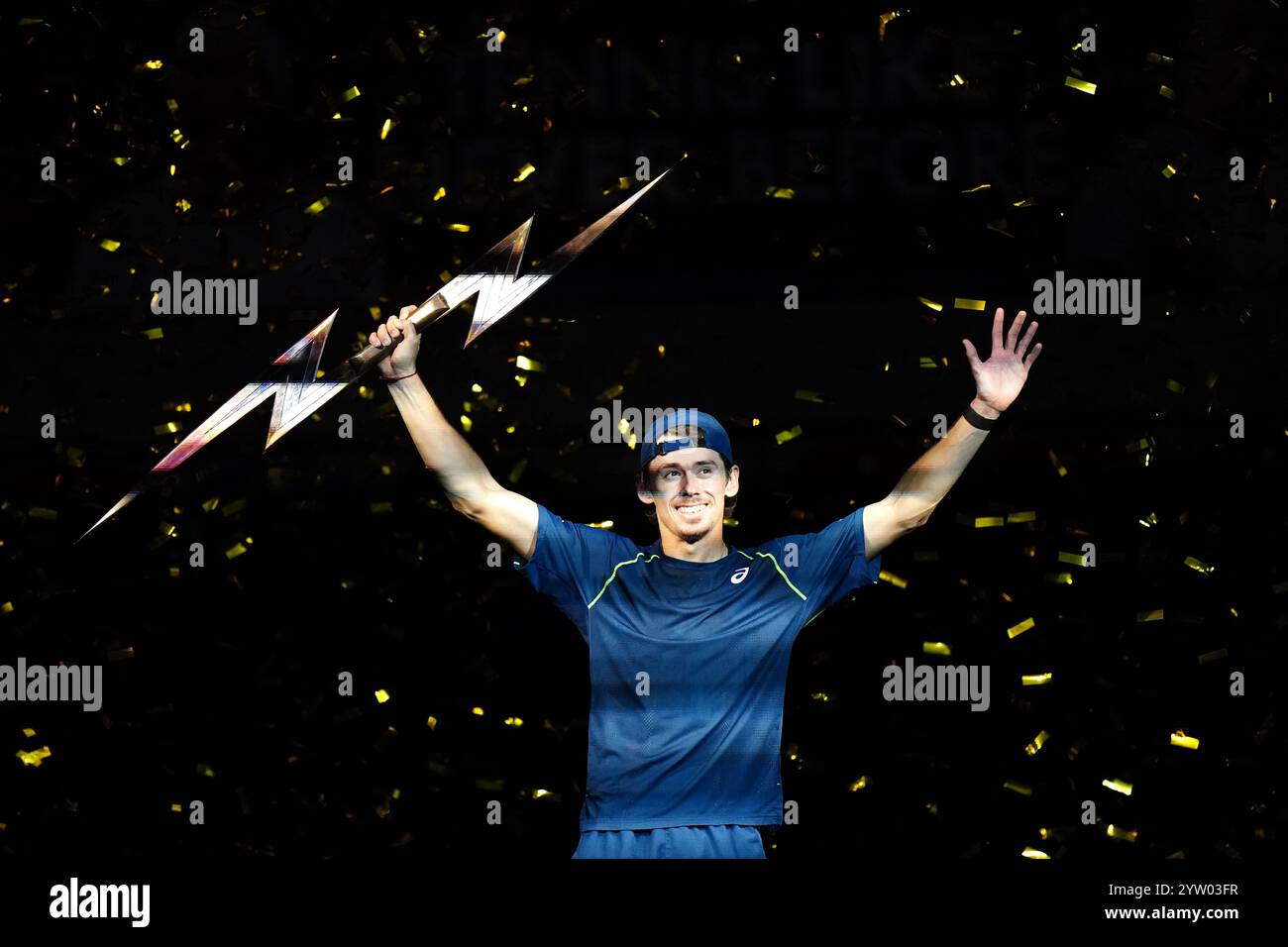 Der Australier Alex de Minaur feiert nach dem Gewinn des Grand Final der UTS London 2024 in der Copper Box Arena in London. Bilddatum: Sonntag, 8. Dezember 2024. Stockfoto
