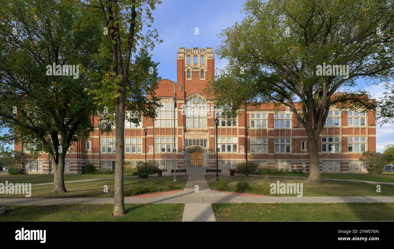 Außenansicht der historischen Westmount Junior High School (erbaut 1913) in der 11124 130 Street NW in Edmonton, Alberta Stockfoto