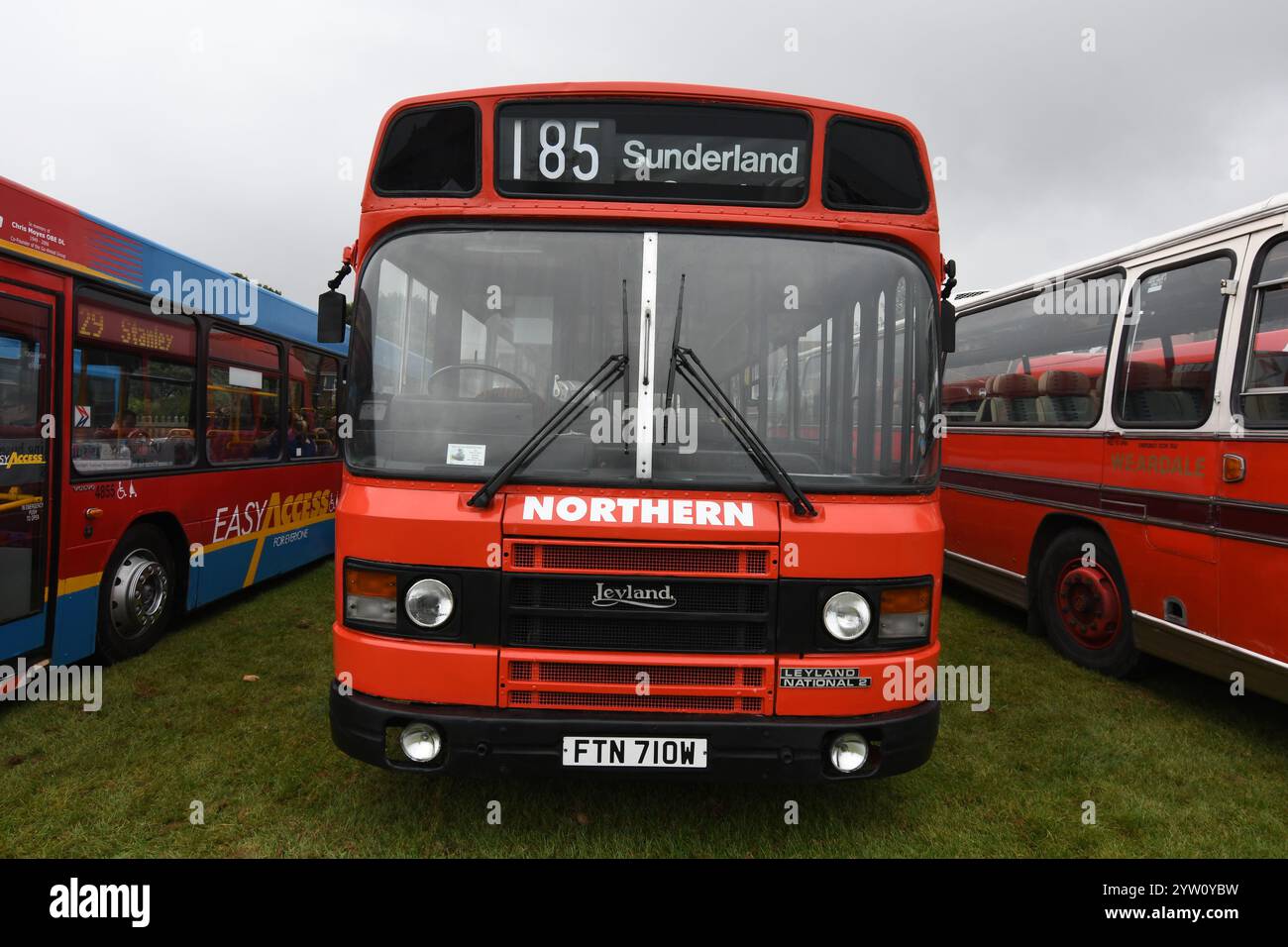 Ein wunderschön restaurierter Leyland National mk2 Bus in nordroter Lackierung, Route 185, Ziel Sunderland Stockfoto