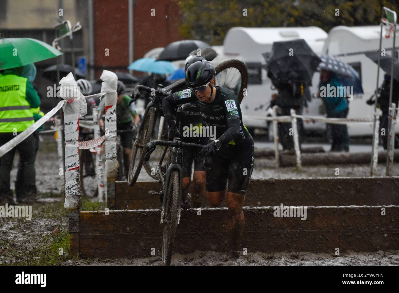 Igorre, Spanien, 8. Dezember 2024: Alicia Gonzalez Blanco (Nesta-MMR cx Team) beim XLVI Ziklo Kross Igorre 2024 Frauen-Elite-Rennen am 8. Dezember 2024 in Igorre, Spanien. Quelle: Javier Linares Misioner / Alamy Live News. Stockfoto