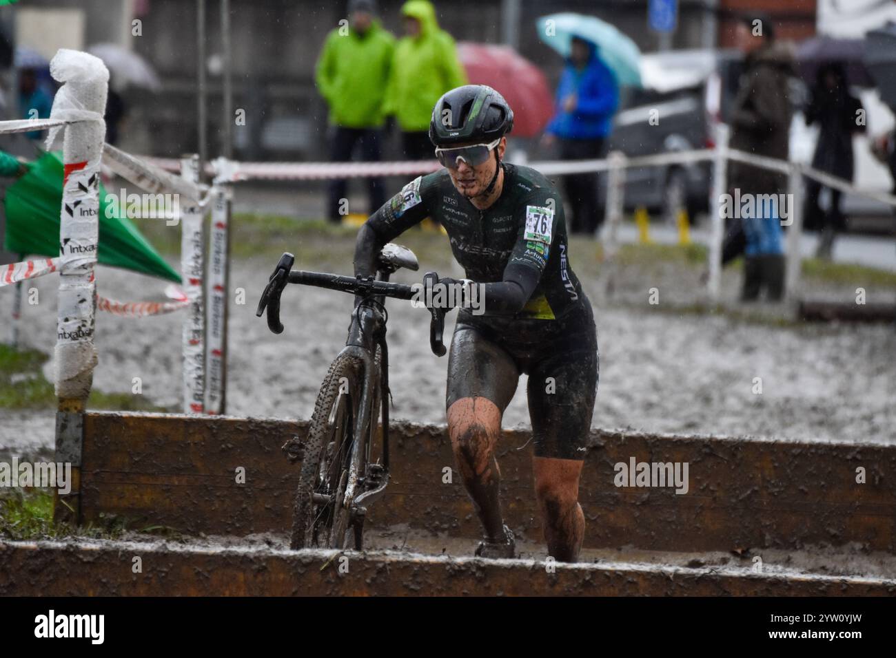 Igorre, Spanien, 8. Dezember 2024: Alicia gonzalez Blanco (Nesta-MMR cx Team) beim XLVI Ziklo Kross Igorre 2024 Frauen-Elite-Rennen am 8. Dezember 2024 in Igorre, Spanien. Quelle: Javier Linares Misioner / Alamy Live News. Stockfoto