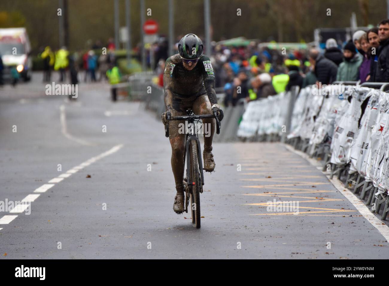 Igorre, Spanien, 8. Dezember 2024: Alicia Gonzalez Blanco (Nesta MMR cx Team) beim XLVI Ziklo Kross Igorre Frauen-Elite-Rennen 2024 am 8. Dezember 2024 in Igorre, Spanien. Quelle: Javier Linares Misioner / Alamy Live News. Stockfoto