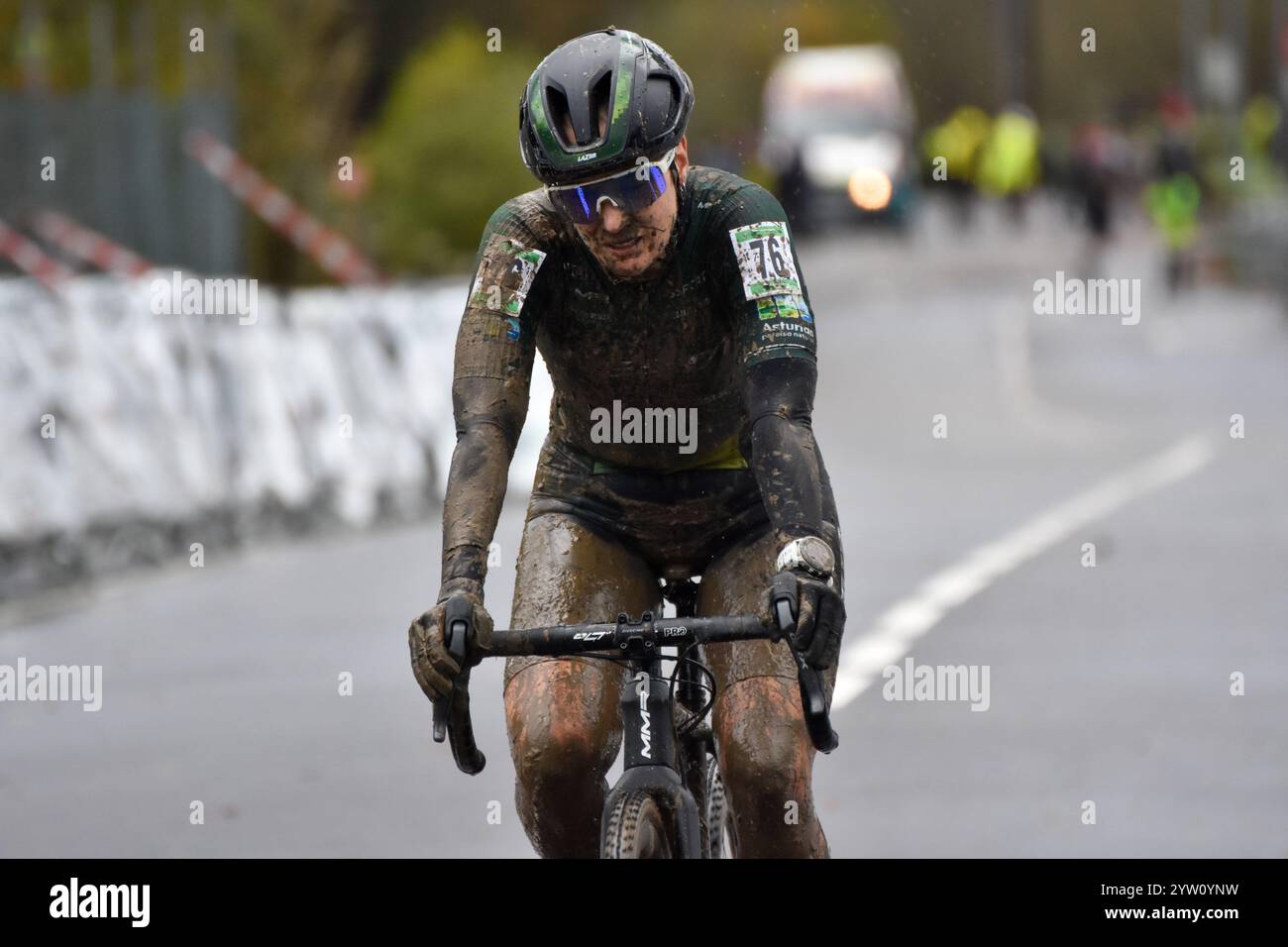 Igorre, Spanien, 8. Dezember 2024: Alicia Gonzalez Blanco (Nesta MMR cx Team) beim XLVI Ziklo Kross Igorre Frauen-Elite-Rennen 2024 am 8. Dezember 2024 in Igorre, Spanien. Quelle: Javier Linares Misioner / Alamy Live News. Stockfoto