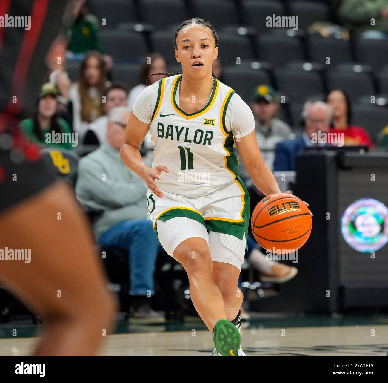 Waco, Texas, USA. Dezember 2024. Der Baylor-Wärter Jada Walker (11) bewegt den Ball während eines Basketballspiels zwischen den Baylor Lady Bears und den UNLV Lady Rebels am 8. Dezember 2024 in Waco, Texas. Baylor gewann 71:64. (Kreditbild: © Scott Coleman/ZUMA Press Wire) NUR REDAKTIONELLE VERWENDUNG! Nicht für kommerzielle ZWECKE! Stockfoto