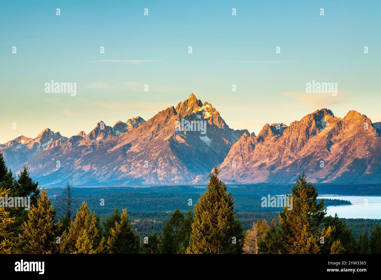 Sonnenaufgang vom Signal Mountain über die Grand Teton Range. Stockfoto