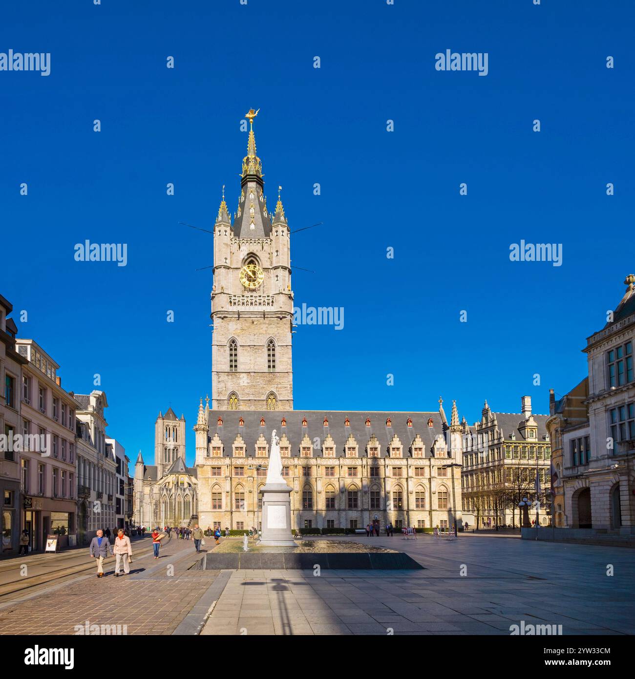 Belgien, Flandern, Gent (Gent). Het Belfort van Gent, Glockenturm aus dem 14. Jahrhundert auf Sint-Baafsplein. Stockfoto