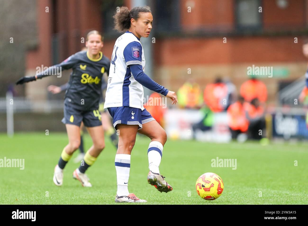 London, Großbritannien. 8. Dezember 2024. Drew Spence bei Tottenham Hotspur gegen Everton in der WSL. Stockfoto