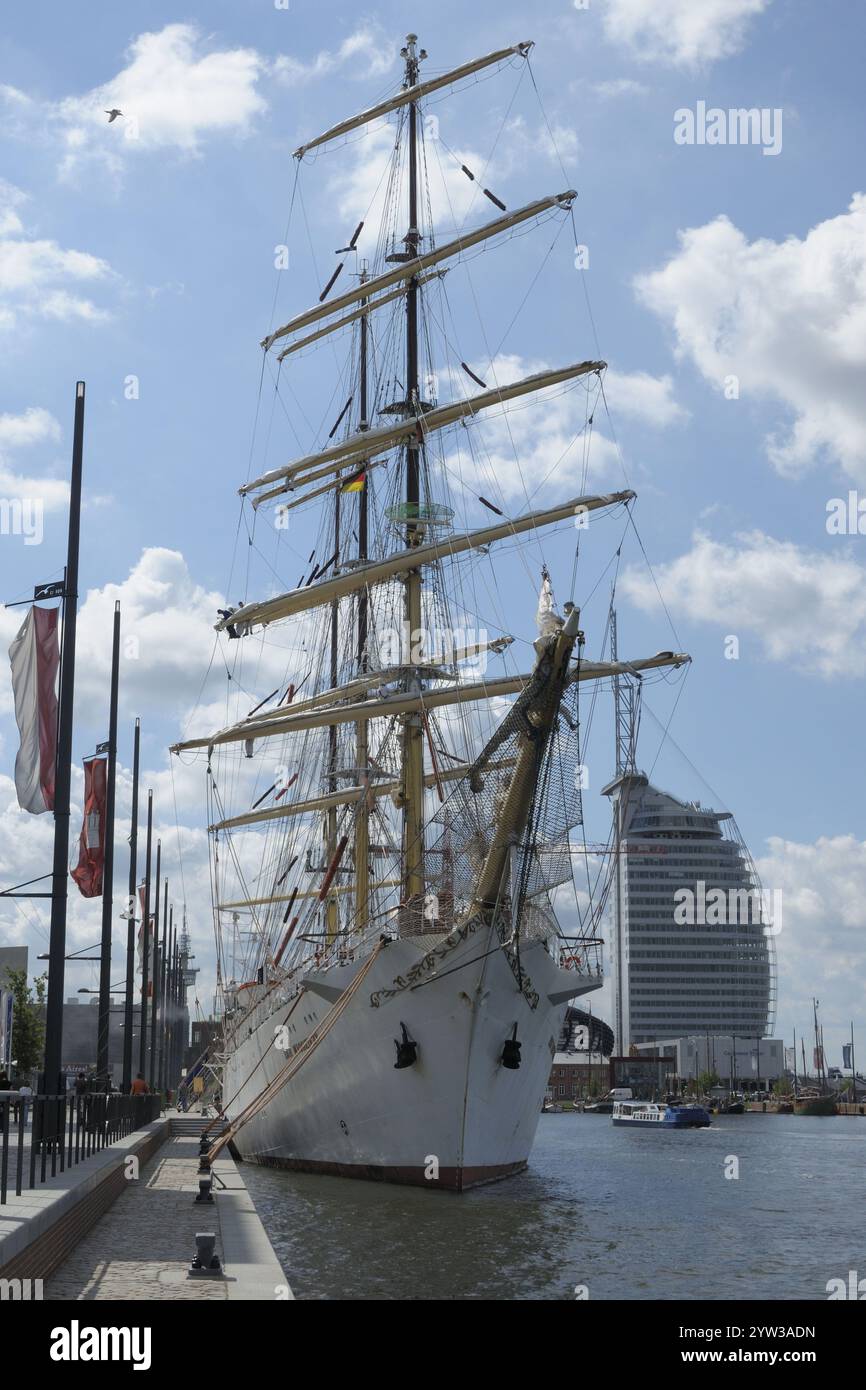 Polnisches Segelschulschiff 'dar Mlodziezy' der polnischen Marineschule, neuer Hafen, Bremerhaven, Bremen, Deutschland, Europa Stockfoto