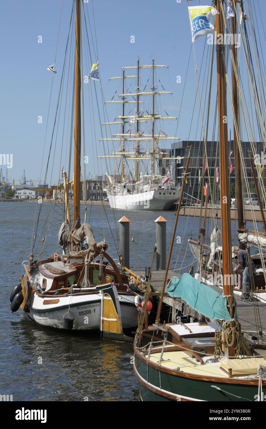 Polnisches Segelschulschiff 'dar Mlodziezy' der polnischen Marineschule, neuer Hafen, Bremerhaven, Bremen, Deutschland, Europa Stockfoto