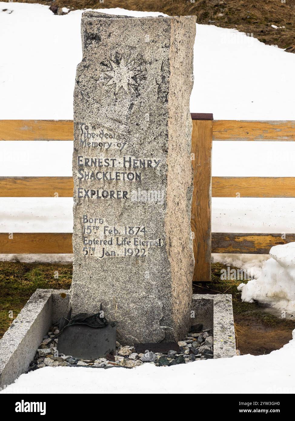 Der Grabstein von Sir Earnest Shackleton, Polarforscher aus heldenhafter Zeit, Grytviken, Südgeorgien Stockfoto