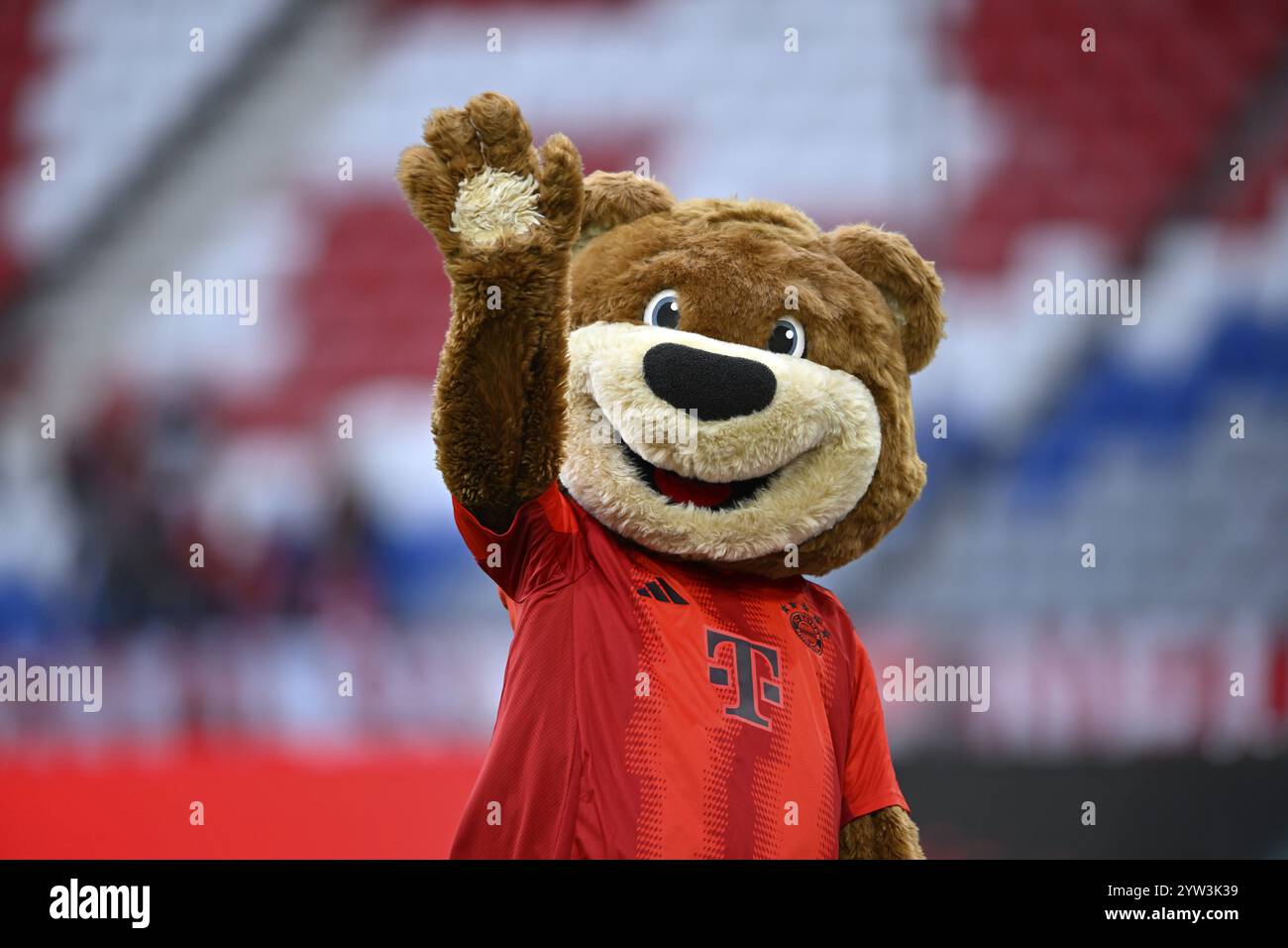 Maskottchen Berni FC Bayern München FCB (12) winken, Gesten Gesten Allianz Arena, München, Bayern, Deutschland, Europa Stockfoto