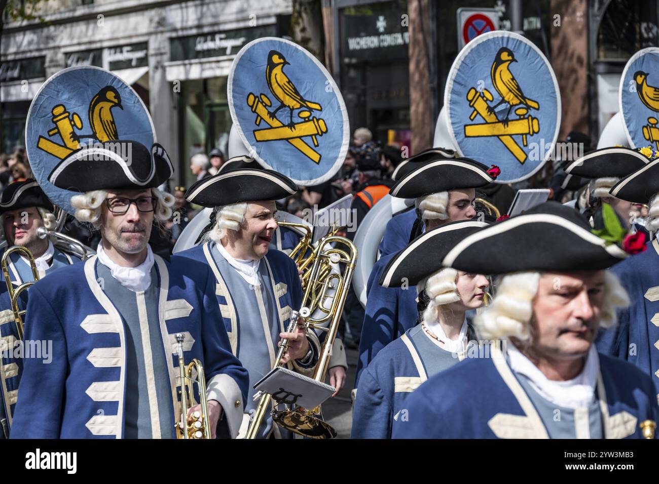 Zunft zur Meisen, Parade von historisch gekleideten Zunftmitgliedern, Sechselaeuten oder Saechsilueuete, Zürcher Frühlingsfest, Zürich, Schweiz, Europa Stockfoto