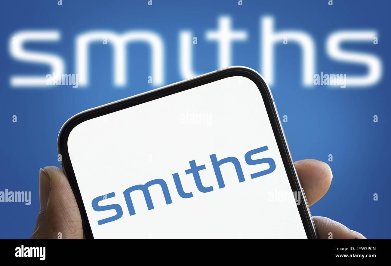 Dhaka, Bangladesch - 5. Dezember 2024: Das Logo der Smiths Group wird auf dem Smartphone angezeigt. Smiths Group plc ist ein britisches multinationales Unternehmen. Stockfoto Dhaka, Bangladesch - 5. Dezember 2024: Das Logo der Smiths Group wird auf dem Smartphone angezeigt. Smiths Group plc ist ein britisches multinationales Unternehmen. Stockfoto
