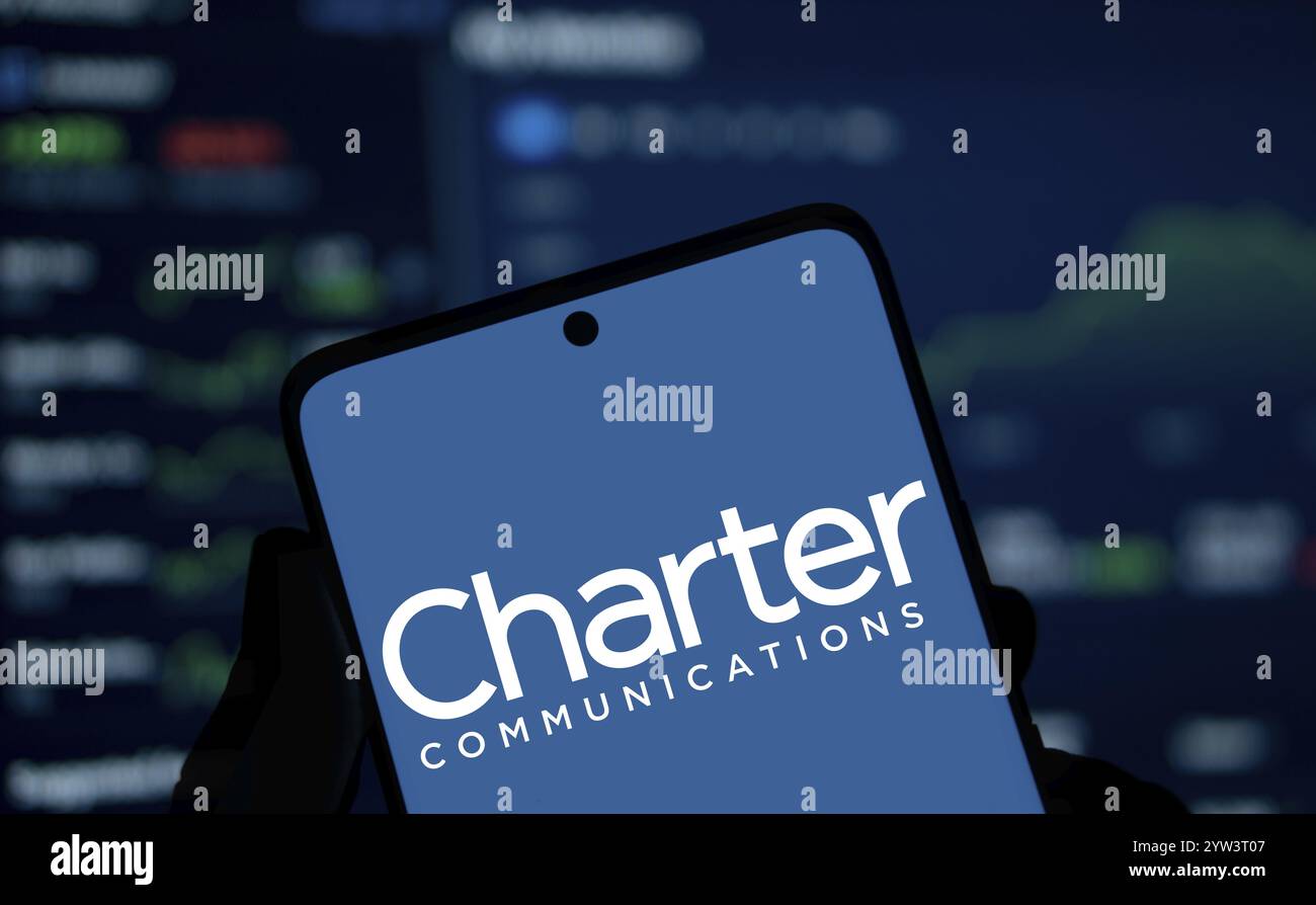 Dhaka, Bangladesch - 5. Dezember 2024: Das Logo für die Kommunikation von Charter wird auf dem Smartphone angezeigt. Charter Communications Inc. Ist ein US-amerikanisches Telekommunikationsunternehmen Stockfoto
