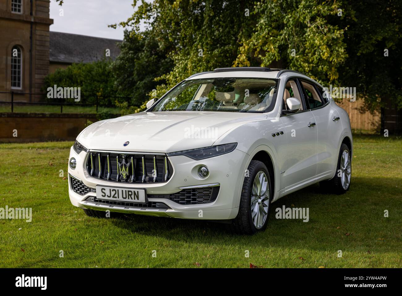 2021 Maserati Levante Granlusso, ausgestellt auf der Salon Privé Concours d’Elégance Motorshow 2024 im Schloss Blenheim. Stockfoto