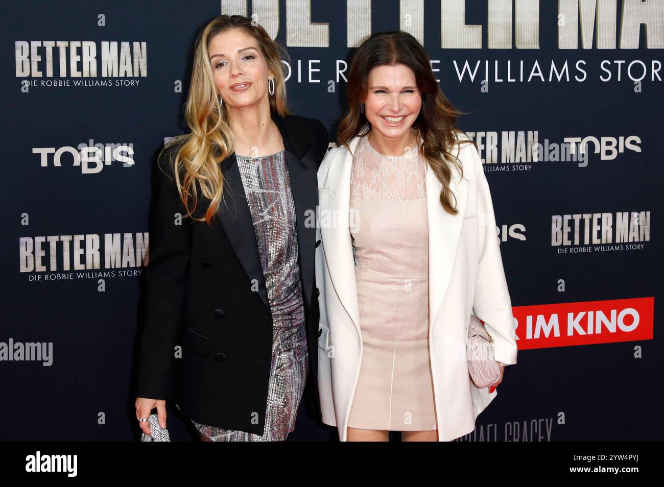 Isabel Vollmer und Tabea Heynig bei der Premiere des Kinofilms 'Better man - die Robbie Williams Story' im Cinedom. Köln, 08.12.2024 Stockfoto