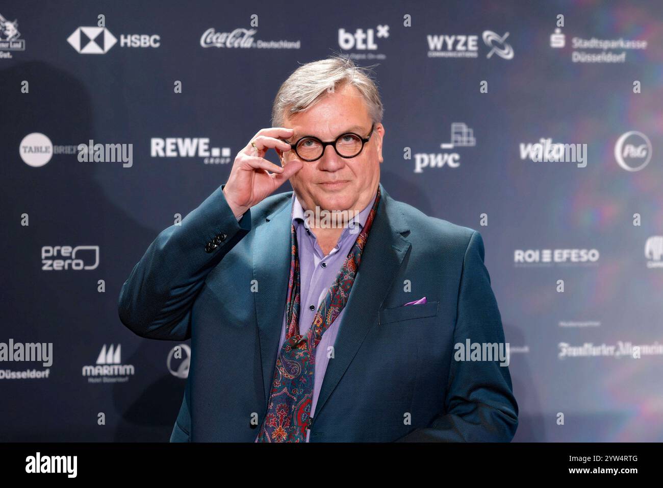 Komiker Hape Kerkeling bei der Verleihung des Deutschen Nachhaltigkeitspreis im Maritim Hotel Düsseldorf. Der Fernsehmoderator wird am 9. Dezember 2024 runde 60 Jahre alt. Düsseldorf, 29.11.2024 NRW Deutschland *** Comedian Hape Kerkeling bei der Verleihung des Deutschen Nachhaltigkeitspreises im Maritim Hotel Düsseldorf wird der Fernsehmoderator am 9. Dezember 2024 60 Jahre alt Düsseldorf, 29 11 2024 NRW Deutschland Copyright: XChristophxHardtx Stockfoto