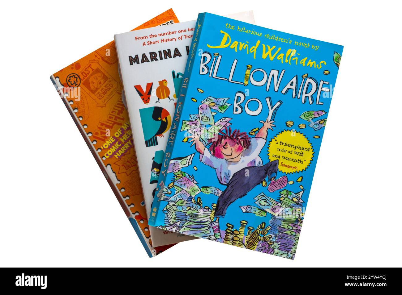 Auswahl an Taschenbuchbüchern mit dem Billionaire Boy Book von David Walliams oben isoliert auf weißem Hintergrund Stockfoto