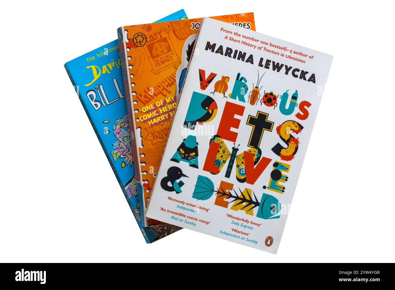 Auswahl an Taschenbüchern mit verschiedenen Pets Alive & Dead Buch von Marina Lewycka oben isoliert auf weißem Hintergrund Stockfoto