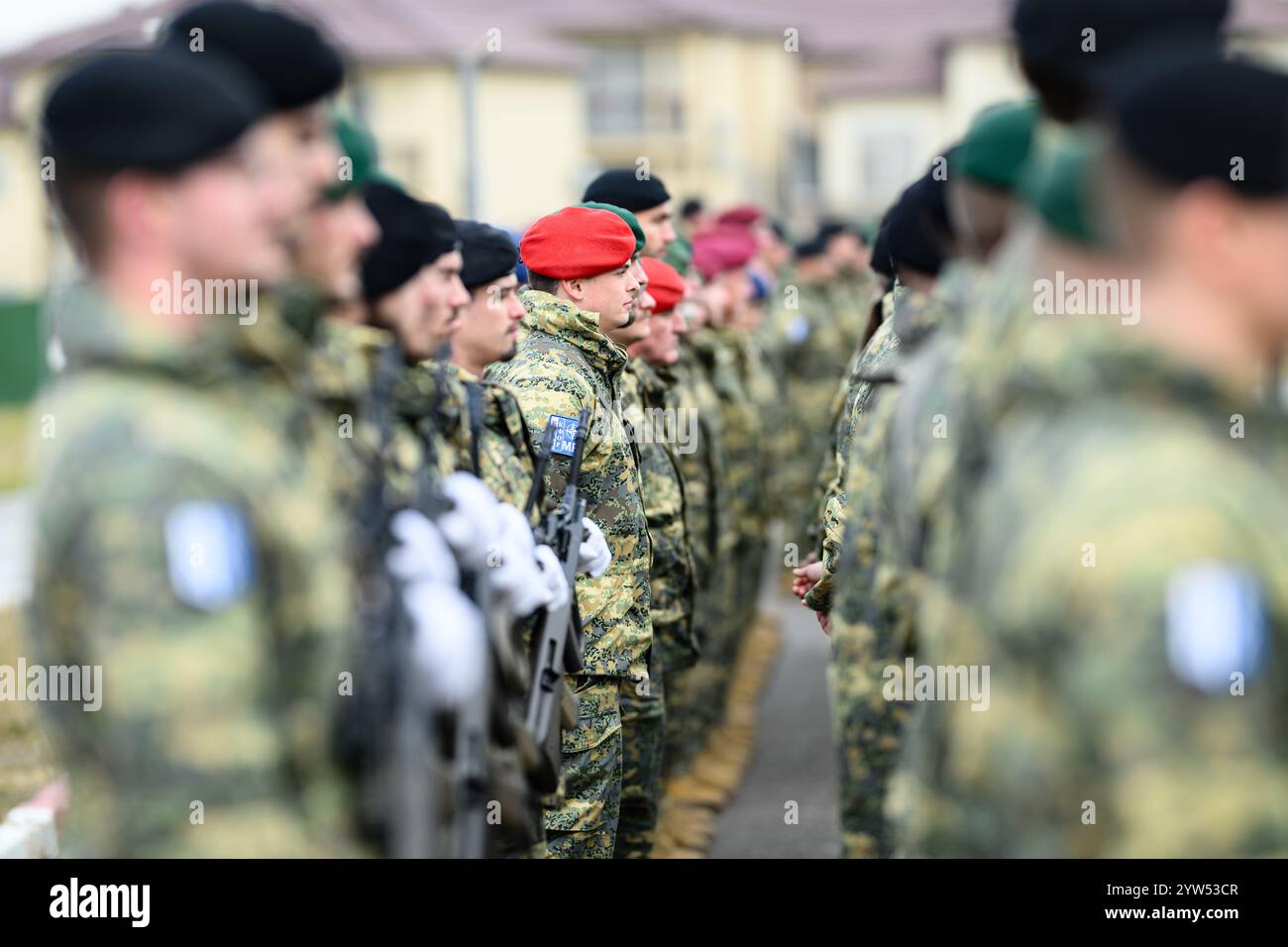 Pristina, RKS, Verteidigungsministerin Tanner besuchen die Österreichischen Truppen im Kosovo. Dezember 2024. im Bild Soldaten des Österreichischen Kontingentes im Kosovo // Soldaten des österreichischen Kontingents im Kosovo während des Verteidigungsministers Tanner die österreichischen Truppen im Kosovo besucht. Pristina, Kosovo am 2024.12.09. - 20241209_PD4800 Credit: APA-PictureDesk/Alamy Live News Stockfoto