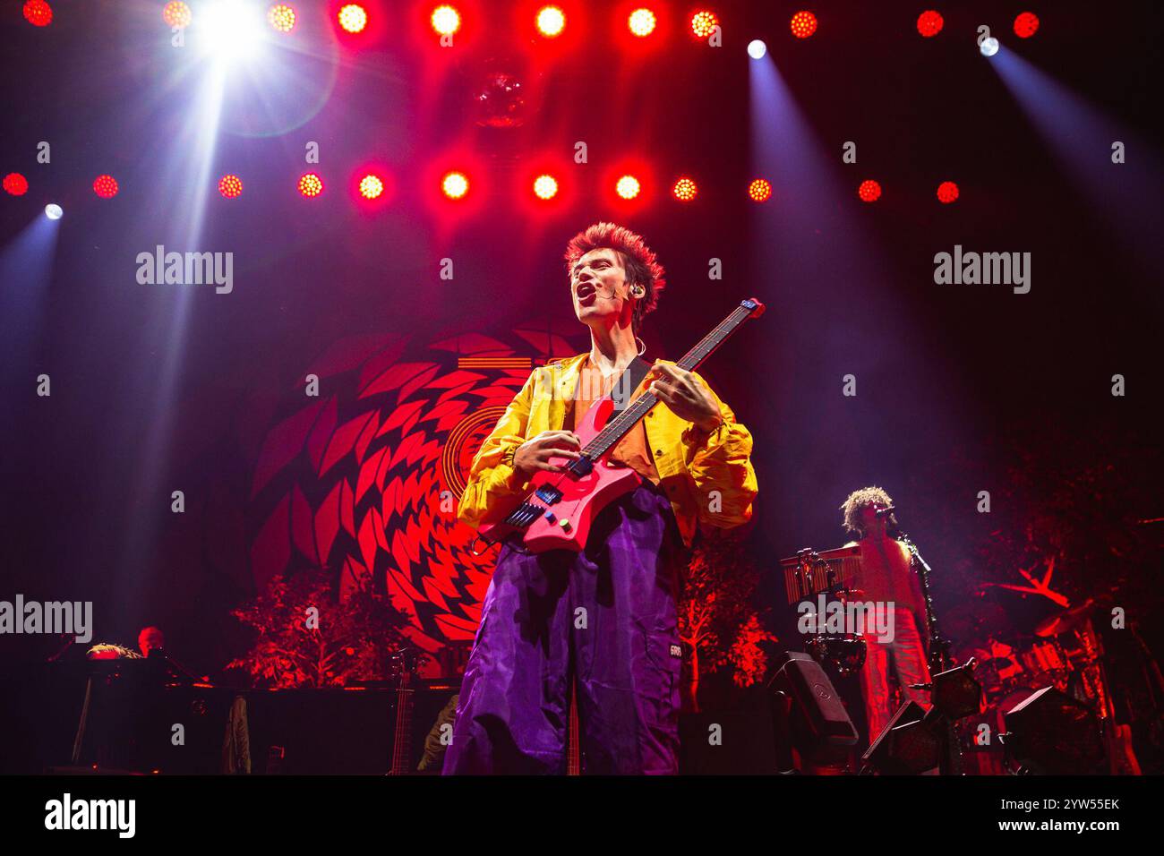 8. Dezember 2024, Manchester, Vereinigtes Königreich: Englischer Sänger, Songwriter, Multiinstrumentalist, Produzent und Pädagoge, JACOB COLLIER, tritt 2025 in der AO Arena auf seiner „Jesse Vol. 4“ World Tour auf. Seine Musik verbindet eine Kombination aus Jazz und Elementen aus anderen Musikrichtungen und weist oft umfangreiche Reharmonisationen und enge Harmonie auf. (Kreditbild: © Myles Wright/ZUMA Press Wire) NUR REDAKTIONELLE VERWENDUNG! Nicht für kommerzielle ZWECKE! Stockfoto
