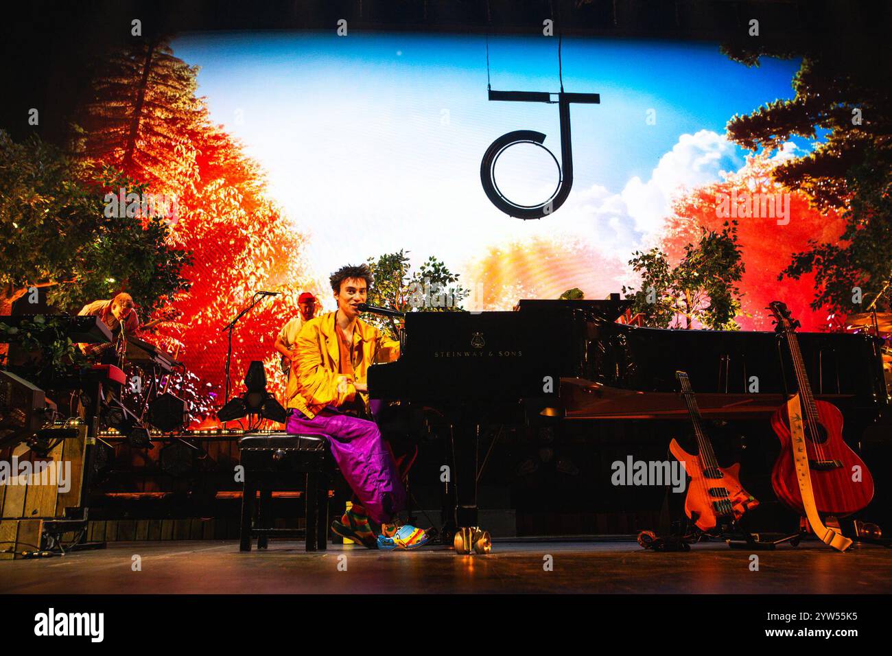 8. Dezember 2024, Manchester, Vereinigtes Königreich: Englischer Sänger, Songwriter, Multiinstrumentalist, Produzent und Pädagoge, JACOB COLLIER, tritt 2025 in der AO Arena auf seiner „Jesse Vol. 4“ World Tour auf. Seine Musik verbindet eine Kombination aus Jazz und Elementen aus anderen Musikrichtungen und weist oft umfangreiche Reharmonisationen und enge Harmonie auf. (Kreditbild: © Myles Wright/ZUMA Press Wire) NUR REDAKTIONELLE VERWENDUNG! Nicht für kommerzielle ZWECKE! Stockfoto