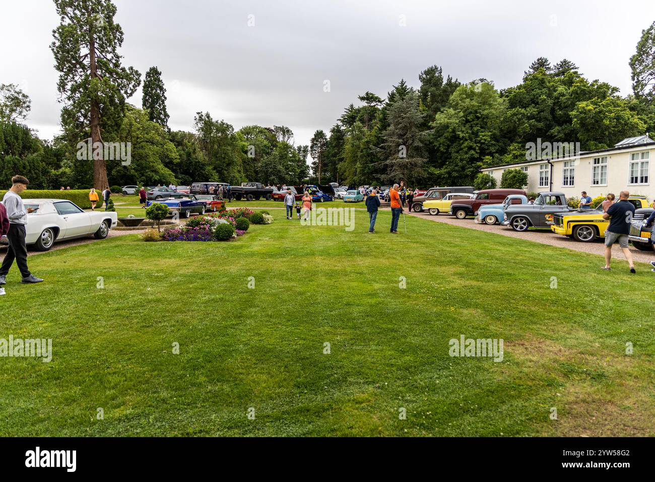 Bristol, Großbritannien, 11. August 2024: American Truck and Muscle Car V8 Engine Nostalgia Retro Vintage Car Meet Show. Stockfoto