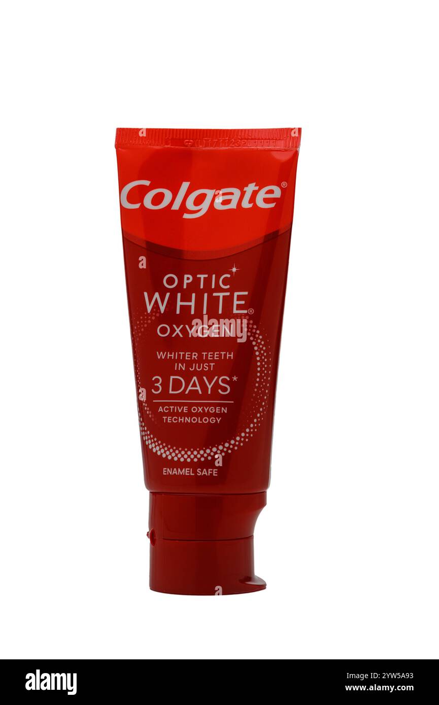 Gaziveren Cyprus -05.12.2024 diese Zahnpasta liefert klinisch bewährte weißere Zähne in drei Tagen und verbessert Ihre tägliche Mundpflege. Stockfoto